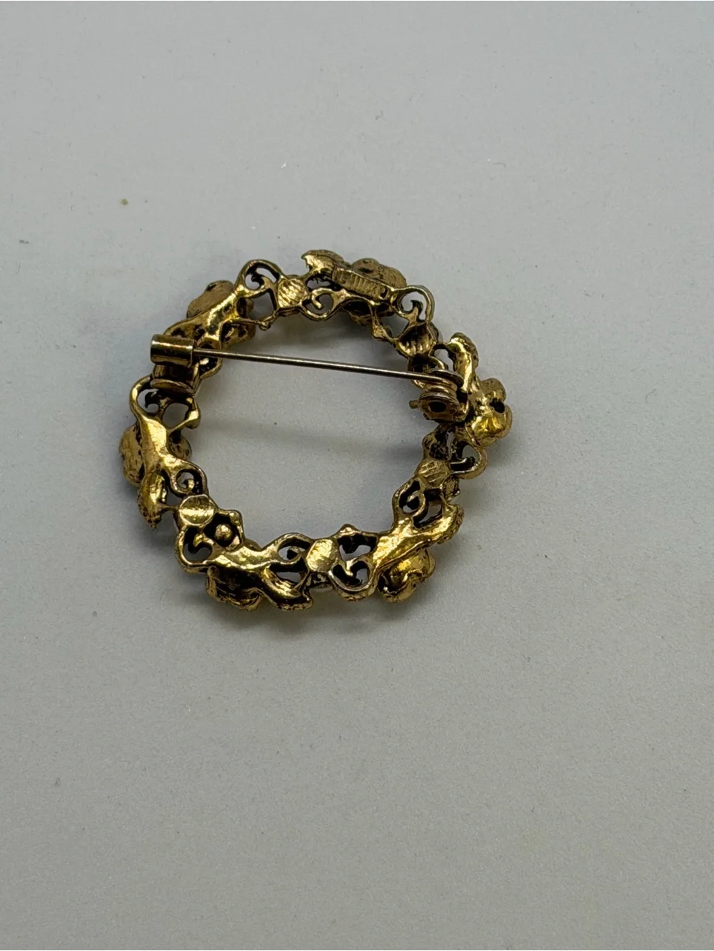 Vintage Gold Floral Pearl Circle Brooch - Women Jewelry